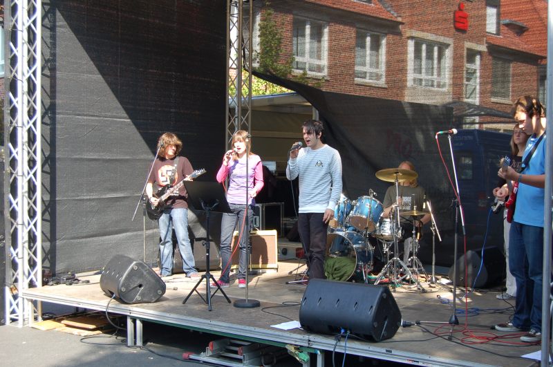 {short description of image}