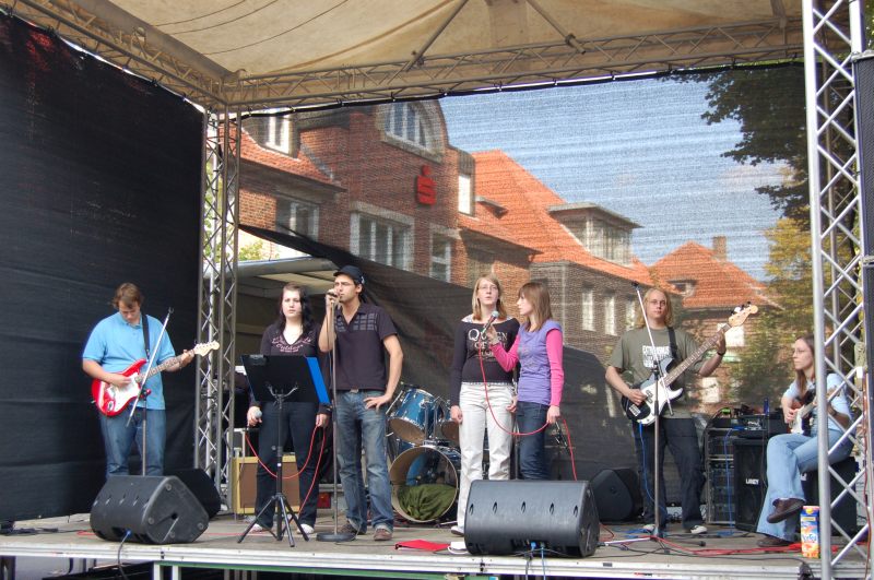 {short description of image}